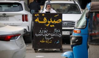 خبراء: ملف الديون العراقية ينذر بهزة اقتصادية في البلاد