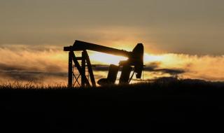 النفط يرتفع مع تقلص المخزونات الأمريكية ونمو الواردات الصينية