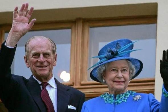 الملكة إليزابيث الثانية تستعد لحضور احتفال "تروبينج ذا كلر" لأول مرة بدون زوجها