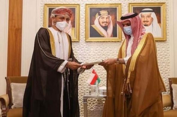 سلطان عُمان يُطلع العاهل السعودي على محاولات حل الأزمة في بلادنا