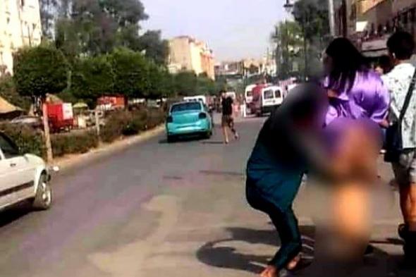 فيديو صادم لشاب يعرِّي فتاة في الشارع العام بطنجة المغربية يفجِّر غضبا عارما على مواقع التواصل