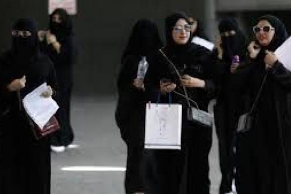 كلام في الفن : جنون الشهوة يقود اربع معلمات في السعودية إلى مضاجعة السائق الخاص بهن !