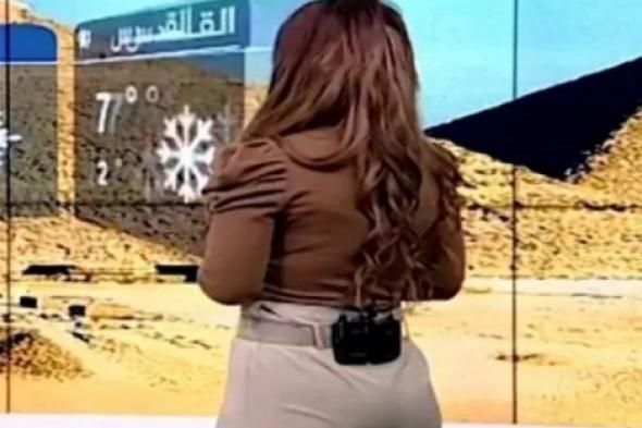 مذيعة لبنانية شديدة الجمال على قناة Mtv نسيت أنها على الهواء مباشر و ما فعلته أمام الكاميرات دون خجل محرج جداً وصدم الجميع !! (فيديو)