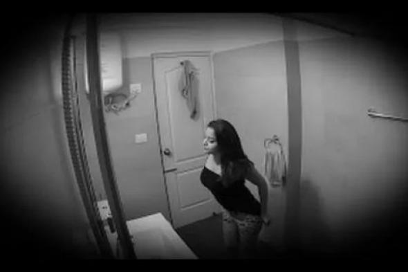 تصوير صادم فتيات حسناوات داخل حمام مطعم مصري شهير.. وتسريب فيديو فاضح يكشف الجريمة بأكملها !! (شوف دلوقتي)