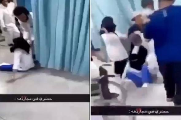 فيديو صادم لشاب سعودي يسحل ممرضة على الأرض ويضربها بشكل وحشي في إحدى المستشفيات في السعودية يثير موجة غضب عارمة (شاهد)