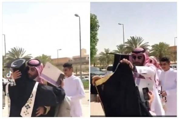 بالأحضان والورود.. شابان يحتفلون بتخرج شقيقتهم من جامعة الأميرة نورة في السعودية.. شاهد فيديو