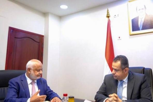 رئيس الوزراء يطلع على الاوضاع الخدمية والمعيشية بمحافظة الحديدة