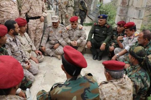 المقدشي يتفقد الوحدات العسكرية في جبهات محافظة الضالع