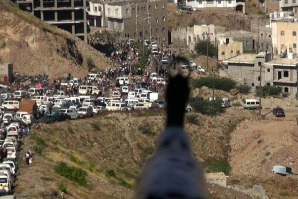 الحكومة تتهم الحوثي بالتنصل عن رفع حصار تعز