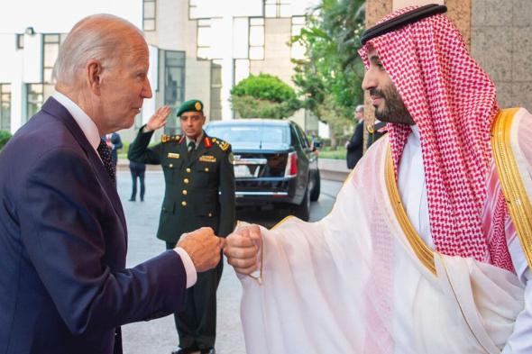 لحظة استقبال الأمير محمد بن سلمان بايدن في قصر السلام بجدة (فيديو)