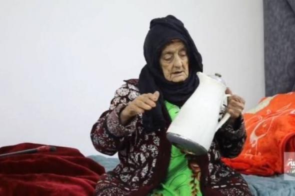 الحاجة السعودية "شريفة عسيري" تكشف قصة ثلاجة الشاي التي تحتفظ بها لإحياء ذكرى ابنها المتوفى بحادث سير قبل 30 عاماً في عسير (فيديو)