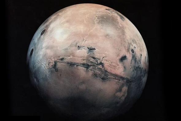 صور فريدة تظهر وادي "فاليس مارينريس" العظيم على المريخ