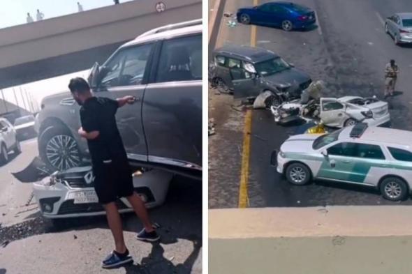حادث مروع.. شاهد: سقوط سيارة "جيب" على أخرى شمال العاصمة السعودية الرياض ووفاة قائدها