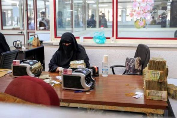 الإرياني: الحوثي يضلل الرأي العام في ملف المرتبات