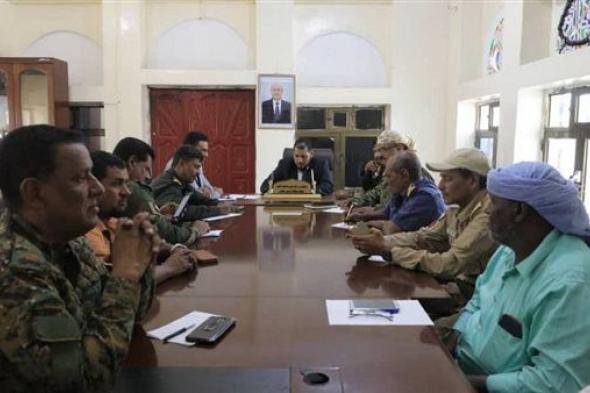 اللجنة الأمنية تناقش الوضع الأمني بمحافظة ارخبيل سقطرى