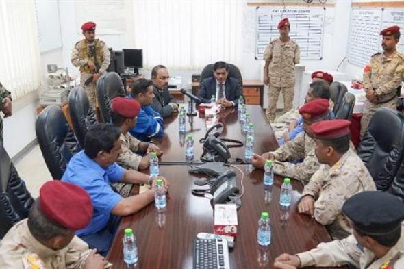 البحسني يزور ميناء الضبة ويطلع على تفاصيل الهجوم الإرهابي الأخير بالطائرات الحوثية المسيرة