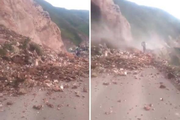 شاهد : فيديو صادم لـ انهيار جبل فوق سيدة أثناء تصويرها سقوط الصخور