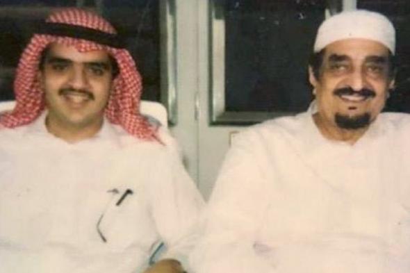 صورة نادرة للملك السعودي فهد وابنه عبدالعزيز وهما يتناولان العشاء.. (شاهد)