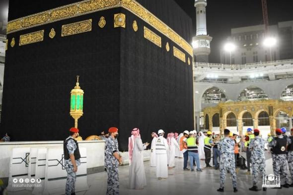 السعودية: معلّم قرآن يلفظ أنفاسه الأخيرة داخل صحن الطواف وسط تكبير وتهليل