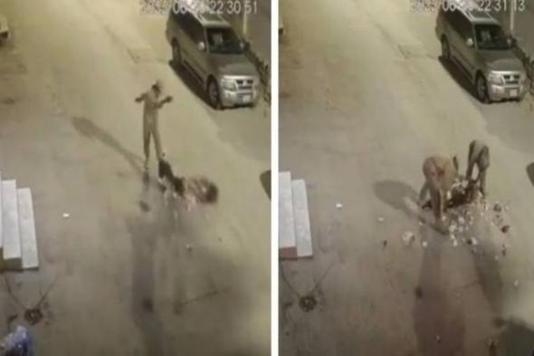 السعودية: كاميرا مراقبة توثق تصرف شنيع من عمال نظافة في الرياض.. ما فعلوه سيصيبك بالصدمة (فيديو)