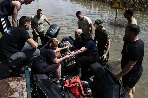 اليونان.. مقتل 11 شخصاً بسبب الفيضانات وعمليات البحث عن مفقودين متواصلة