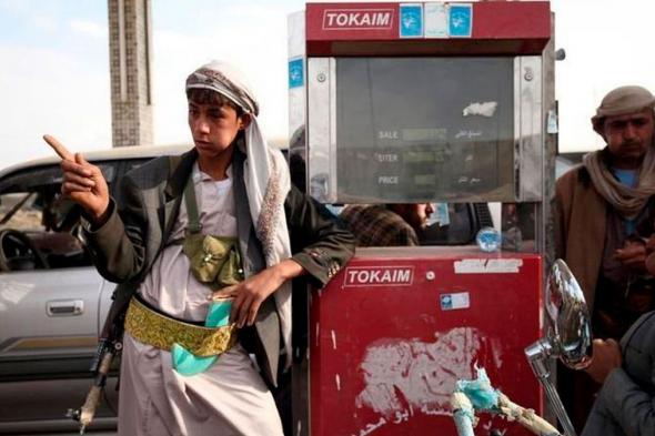 ارتفاع أسعار الوقود في عدن يُفاقم أزمات اليمنيين