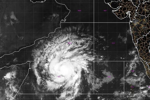 إعصار تيج يتجه لجزيرة سقطرى اليمنية وسط تحذيرات من تأثيره