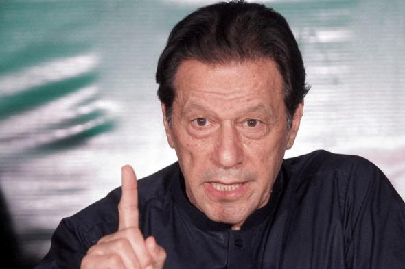بعد الإفراج عنه بكفالة.. خان يترشح للانتخابات العامة في باكستان