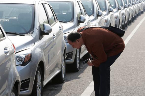 ما أثر تحول الصين نحو السيارات الكهربائية على الأسواق العالمية؟