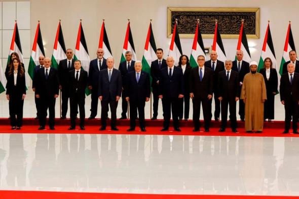 الحكومة الفلسطينية الجديدة تؤدي اليمين الدستورية أمام الرئيس عباس
