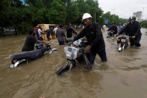 مصرع 10 أشخاص جراء الأمطار والعواصف الثلجية في باكستان