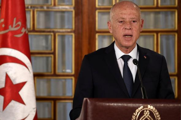 بعد تزوير شهادات علمية.. الرئيس التونسي يعفي وزير التربية