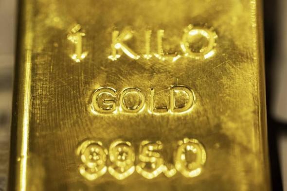 الذهب يواصل تسجيل مستويات قياسية.. والعقود الآجلة تتجاوز 2304 دولارات