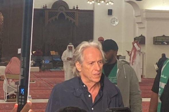 جيسوس مدرب الهلال يظهر في أحد مساجد الرياض (فيديو)
