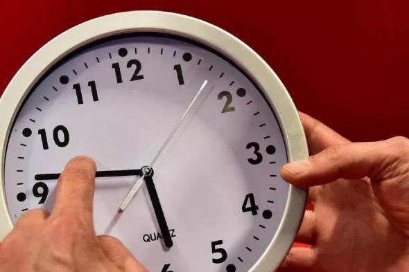 "الساعة الإضافية" تثير جدلاً في المغرب وسط مطالب بإلغائها