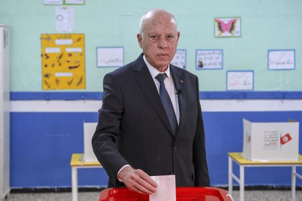 وسط ترقب لقرار سعيّد.. انطلاق مبكر لسباق الانتخابات الرئاسية في تونس
