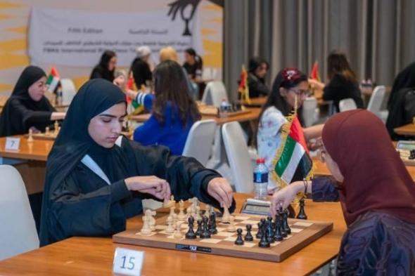 100 لاعبة في بطولة أكاديمية فاطمة بنت مبارك للشطرنج