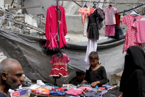 ملابس وكحك وسط الحطام.. 5 صور ترصد أجواء عيد الفطر في غزة|شاهد
