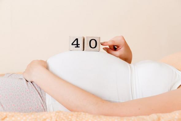 هل الحمل بعد بلوغ الأربعين آمن فعلًا؟