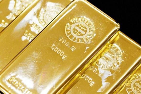 عقود الذهب الآجلة قرب 2450 دولاراً.. 8 مستويات قياسية هذا الشهر