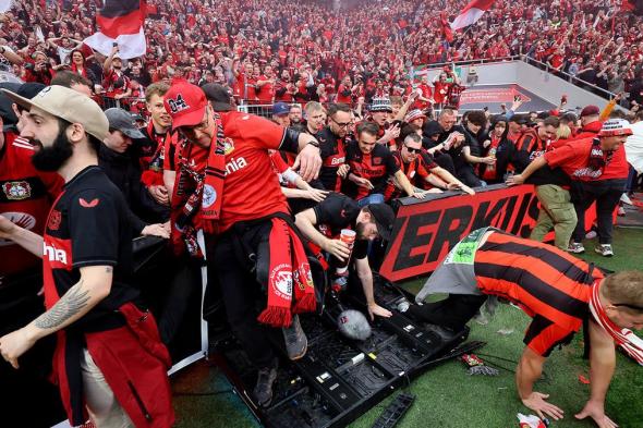 هكذا احتفلت جماهير باير ليفركوزن بأول لقب في الدوري الألماني (فيديو)