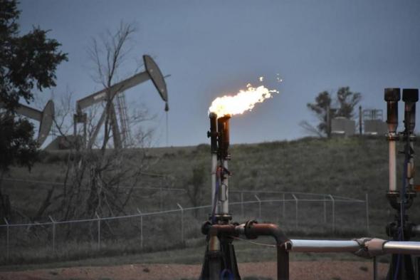 النفط يبدأ الأسبوع على تراجع.. رغم الهجوم الإيراني على إسرائيل