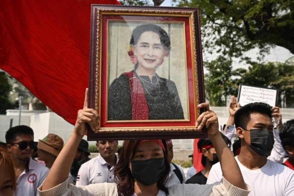 وضع زعيمة ميانمار السابقة سوكي في الإقامة الجبرية