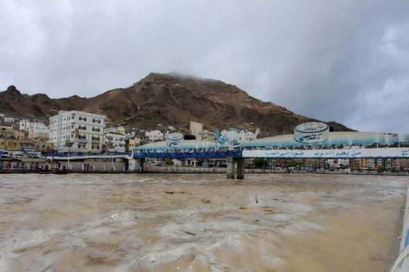 سيول وفيضانات مدمرة وانهيارات أرضية تضرب محافظة حضرموت جنوب شرق اليمن