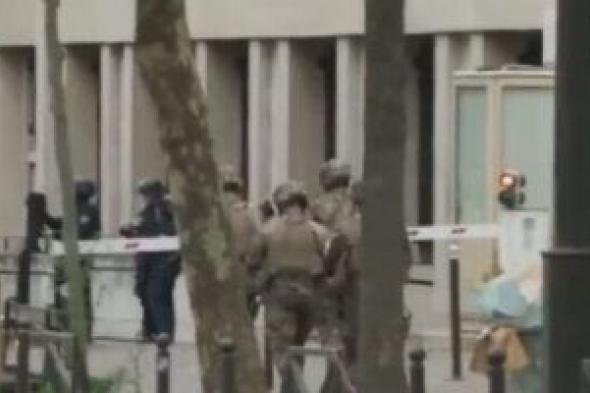 القبض على رجل هدد بتفجير نفسه أمام القنصلية الإيرانية بباريس