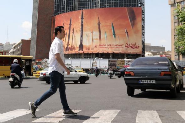 مع التهديد بالحرب الشاملة.. حملات القمع تثير مخاوف الإيرانيين