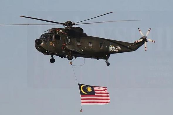 مقتل 10 في تصادم طائرتي هليكوبتر للبحرية الماليزية (فيديو)