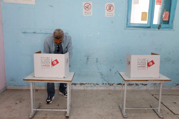 تونس.. شرط "الإقامة" للترشح يثير جدلاً قبل الانتخابات الرئاسية