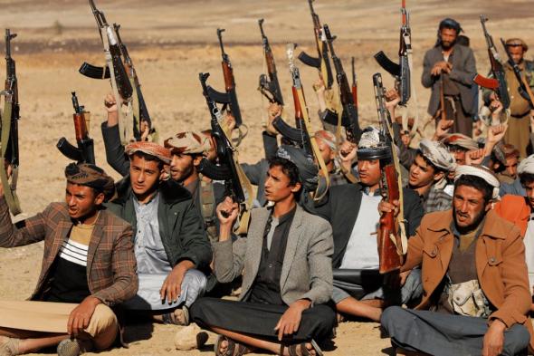 وزير يمني: إيران تدرّب عناصر ميليشيا الحوثي تحت غطاء "المنح الدراسية"