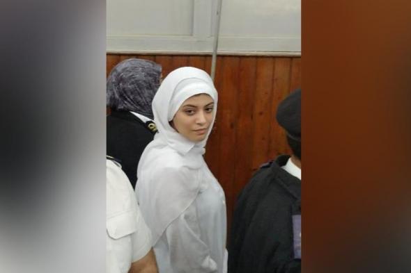 ابتسامة طالبة أثناء الحكم عليها بالإعدام تثير جدلًا في مصر (فيديو)
